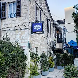  Hotel Port